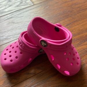 TODDLER GIRL PINK CROCS SZ. 6